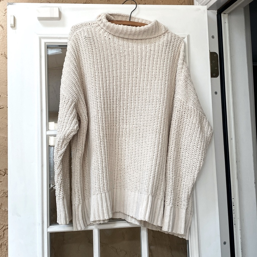 Aerie Chunky Knitted White Sweater!